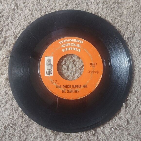 The Searchers - LOVE POTION NO 9/HI HEEL SNEAKERS 45' Vinyl Record PRE-OWNED - Picture 2 of 3